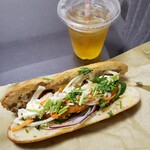 Saigon2 banh mi - エビフリットバインミー　600円