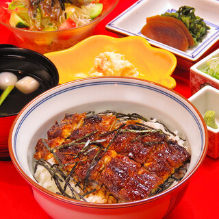 お得なランチもございます。