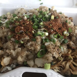 やきそば頂 - ソース焼きそば＋アブラ増し　アブラすんげー量