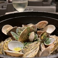 COLONIAL BEACH 横浜ハンマーヘッド - 牡蠣・蛤・浅利等の殻付き貝のココット焼き