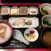 京料理 熊魚菴 たん熊北店 横浜ホテルニューグランド店 - 朝食（お粥）