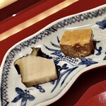 一心鮨 光洋 - 鮟肝（余市）、蒸鮑～じっくり炊き上げた鮟肝と一日蒸して旨味を凝縮した蒸鮑。最上級の白ワインとのマリアージュを実感できる逸品。