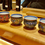 一心鮨 光洋 - 亮秀窯はもともと赤絵屋さんで絵付け専門らしく、赤色が印象的な絵柄はめっちゃ魅力的。葉山有樹もお好きとのこと。勉強になります。