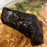 寿々喜家 - 麺を包んだ板海苔