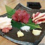 肉汁餃子のダンダダン - 馬刺し 3種盛り 1380円