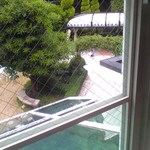 エメ・ヴィベール - 二階ウェイティングルームから庭園を臨む