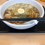 らーめんどんぐり - ワンタンめん、900円。