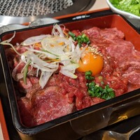 牛刺しと焼肉 仔虎 クリスロード店 - 吟撰重