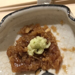 すが弥 - 鰹の薬味の山葵を足してお酒のアテにします