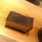 すが弥 - 玉子。中はチーズケーキのようなネットリ感