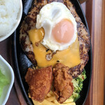 ファイヤーバーグ - 札幌ザンギとハンバーグ500gのセット 1870円
            チェダーチーズ 130円と目玉焼き 130円トッピング
            