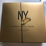 ニューヨーク パーフェクト チーズ - 箱。お持たせに好適品なビジュアル