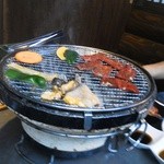 Yakiniku Mutou Doujou - 七輪で焼きます。