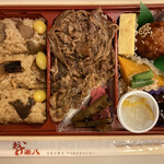 Okowa Yonehachi - 松茸おこわとすき焼き満足弁当　1188円です