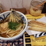 麺匠 釜善 - 今日のおうどん（茄子天＆鶏天あつあつ）、ゴボウ天