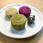 沙漠之月 - さつまいもと蜂蜜 黒胡麻 くるみ ピーナッツで作った自家製の月餅