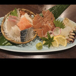 いけ洲居酒屋 むつ五郎 - 盛り合わせ
            八種類ほどあり、珍しくうちわ海老の刺身！