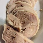 Abats - 若鶏のバロティーヌにはレバーがたっぷり詰めてあります　コクがあってとてもワインに合います