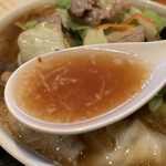 一発ラーメン はしご屋 - 熱々スープ