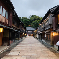 鮨 木場谷 - 夕暮れ時の金沢ひがし茶屋街。