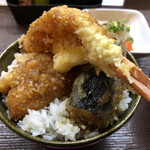 居喰処 光 - 2020/10/18
      今日の日替り 天丼 500円