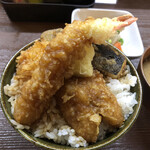 居喰処 光 - 2020/10/18
      今日の日替り 天丼 500円