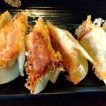 新中華 華花 - パリッとジューシー羽根つき？焼き餃子