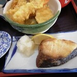 宇野澤庵竹童 - セットの焼き魚