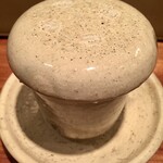 オオクサ - 最初にシンプルながらしゃれた器が出てきました