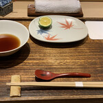 日本橋 蕎ノ字 - ☆ 天ぷらは天つゆと西伊豆産の塩と静岡産のすだちを使い頂く。