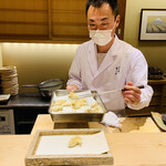 日本橋 蕎ノ字 - ☆天ぷらの牡蠣を供する大将。