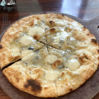 Serafina NEW YORK さいたま新都心店 - 4種のチーズのピッツァ。