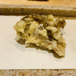 日本橋 蕎ノ字 - ■舞茸
      ☆静岡島田産の天然舞茸。
      天然ものは香りも強く味わいも豊か。