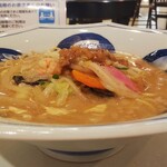 リンガーハット - とくちゃんぽん背脂とんこつ醤油(税抜)690円　※横から(2020.10.17)