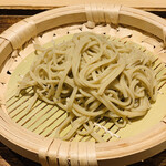 日本橋 蕎ノ字 - 大将の蕎麦は香りも良く美味い。