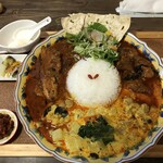 パニ カフェ - 肉二種(辛辛チキン＆甘辛和風ポーク)今日の野菜カレー\1600+ルヌミリス\100