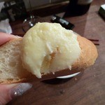 ビストロ アリゴ - アリゴ、バケットにつけちゃうよ～！！旨っ！！