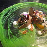 エクアトゥール - 冷製フォアグラのカルパッチョ、杏とセロリのピューレ、長野パープルの果実味と共に