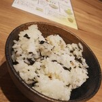 瓦.Tokyo 神田Y-STYLE - サービスのワカメご飯  サービスだから仕方ないですがワカメご飯はもう少し美味しくしてほしい。