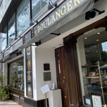 パティスリー・パリセヴェイユ - 外観。
      良い天気でした。