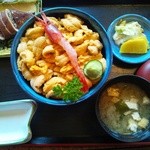 一印 田中屋 - ウニ丼　２６００円(@_@)　どっさりウニがのってこの値段～！