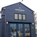 RUNNY CHEESE - ☆The exterior looks like a warehouse!☆