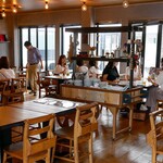 RUNNY CHEESE - ☆Atmosphere of the Table Seating (＾◇＾)☆