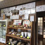 やなぎた - たくさんの色紙が貼ってあります。
いろいろな番組や雑誌で取材を受けたみたいです。