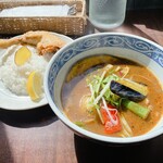 野菜料理とスープカレーのお店 南葉亭 - 豪快フライドチキンのスープカレー