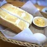 Komedako Hiten - ◆トーストは一人半分、私は次がメインなので全部主人に食べてもらいました。 たまごペーストがいい味わいだとか。