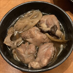 あじめん - お通しの治部煮　鶏出汁がよく染みてて良いスターター　¥400