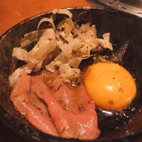 蕃 YORONIKU - すき焼きに卵とトリュフ。美しい！