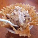 コールド・ストーン・クリーマリー - チョコレートリボン　￥４８０　＋ワッフルボール￥６０