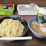 つけめん 咲きまさ - つけ麺・中盛800円です。麺もつけ汁も満足のボリュームです。